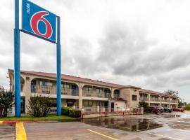 Motel 6 San Antonio, TX - Frost Bank Center，位于圣安东尼奥的酒店