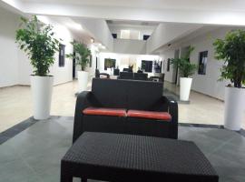 Peace Courts Hotel，位于Mowe的酒店