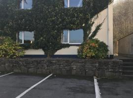 Lodge at Leenane Hotel，位于里南的酒店
