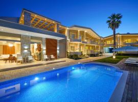 Lobelia Luxury Suites，位于克里斯阿穆迪亚的带按摩浴缸的酒店