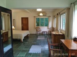 Isai Ambalam guest house，位于蓬蒂切里的旅馆