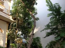 Moon house tropical garden - Valentine，位于芽庄的住宿加早餐旅馆