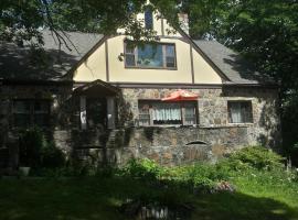 Maurrocks - A Pocono Mountains B&B，位于波科诺山的酒店