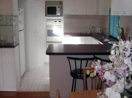 Accommodation Sydney North - Forestville 4 bedroom 2 bathroom house，位于Forestville的度假屋