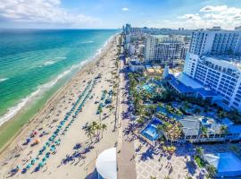 Chic 1 BR w Parking Space Walk to the Beach 6，位于好莱坞的酒店