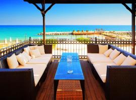 SUNPORT BOUTIQUE HOTEL & RESTAURANT Beachfront Rooms !，位于凯里尼亚的酒店