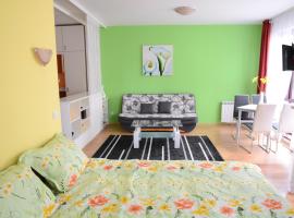 TES弗洛拉公寓式酒店，位于波罗维茨的酒店