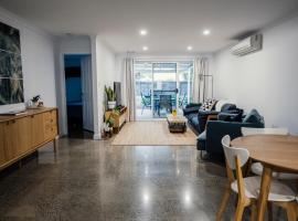 FortyTwo - Oceanside Retreat Busselton，位于巴瑟尔顿的带泳池的酒店