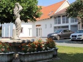 LONJSKI DVORI，位于库蒂纳的酒店