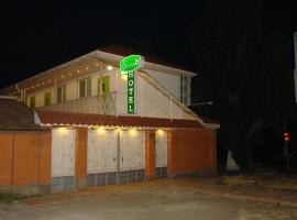 西西里酒店，位于切尔诺莫斯克的酒店