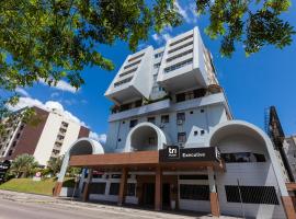 Tri Hotel Executive Criciúma，位于克里西玛的酒店