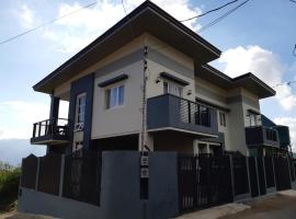 Restful 3BR Hillside Duplex House，位于碧瑶Philippine Military Academy附近的酒店