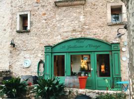 Le guilhaume d'orange，位于圣吉扬莱代塞尔的酒店