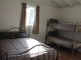 滨江天堂旅馆和度假公园，位于Waianakarua的酒店