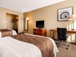 Quality Inn & Suites New Castle，位于纽卡斯尔的酒店
