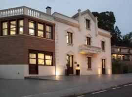 Complejo Turístico Rural A TORRE DE LAXE，位于拉赫的酒店