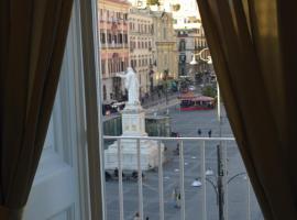 Il Viaggio di Dante Historical Center，位于那不勒斯的浪漫度假酒店