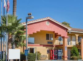 Econo Lodge Inn & Suites Lodi - Wine Country Area，位于洛迪的酒店