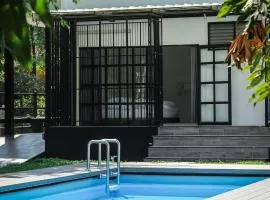 Ban Rub Lom Pool Villa