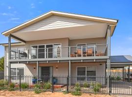 Seahaven - Sellicks Beach - C21 SouthCoast Holidays，位于Sellicks Beach的酒店