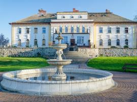 Pałac pod Bocianim Gniazdem，位于Runowo的酒店