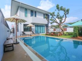 Summer Sense Sattahip Pool Villa，位于梭桃邑的酒店