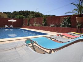 Modern villa with private pool in Roquebrun，位于Roquebrun的乡村别墅