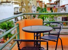 Nice & Quiet Apartment in Best Area，位于亚历山德鲁波利斯的带停车场的酒店