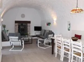 Cuevas Adonia