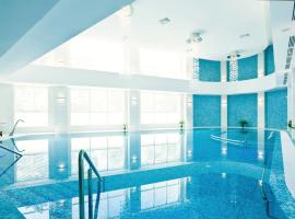 美帕幻境酒店，位于艾福雷诺德的带泳池的酒店