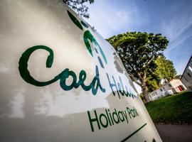 Coed Helen Holiday Park，位于卡纳芬的带泳池的酒店