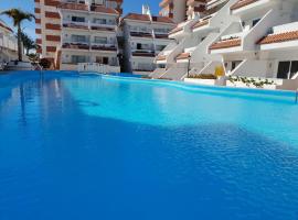 Casa Las Flores with heated pool, only 490 meters to the beach, balcony, wifi，位于阿罗纳的酒店