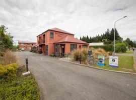 红草丛汽车旅馆，位于蒂阿瑙Te Anau Wildlife Centre附近的酒店