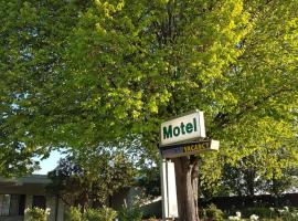 Holbrook SKYE Motel，位于霍尔布鲁克的汽车旅馆