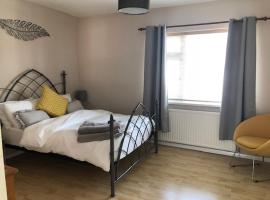 Comfortable House in Warwick，位于沃里克Warwick Hospital附近的酒店