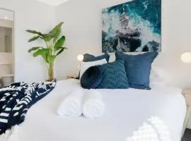 Lux 2BR Apt on Hindmarsh SQ-Pool-Gym-Sauna-Parking