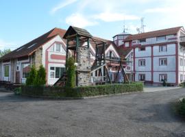 Famozclub，位于Bakov nad Jizerou的酒店