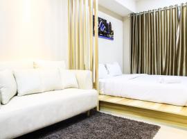 Modern Style The Oasis Studio Apartment with Comfortable Sofa By Travelio，位于芝卡朗的酒店