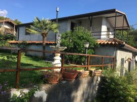 13 Via Pavone，位于扎费拉纳-埃特内阿的酒店