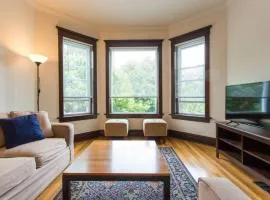 Wrigley Oasis! Steps from the Field! - 3BD 1BA