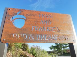 Fran and Frankie's Bed & Breakfast，位于LuggateWaiorau Snow Farm附近的酒店