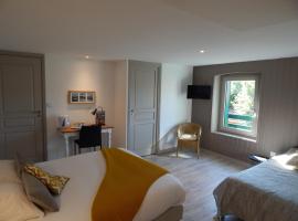 Hôtel Restaurant Le Dolmen，位于Saint-Bonnet-le-Château的酒店