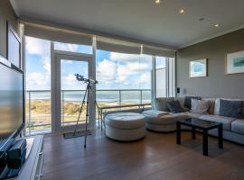 Panoramic & Modern apartment with sea view，位于布列登的海滩短租房