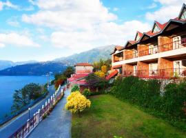 Neelesh Inn- A Luxury Lake View Hotel- 20 kms from Nainital，位于比姆塔尔比姆塔尔湖附近的酒店