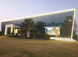 OHM Hotel & Resort，位于Sirsa的酒店