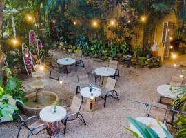 El Sano Banano Beachside Hotel，位于蒙特苏马的酒店