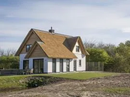 Luxurious villa for 8 people in De Cocksdorp on the beautiful Wadden island of Texel