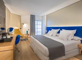 巴瑟罗卡塞雷斯五世世纪酒店，位于卡塞雷斯的酒店