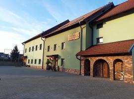 Čičina Tvrdonice penzion, restaurace, vinný sklep，位于Tvrdonice的酒店