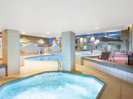 Ramada by Wyndham Midtown Grand Island，位于格兰德岛的酒店